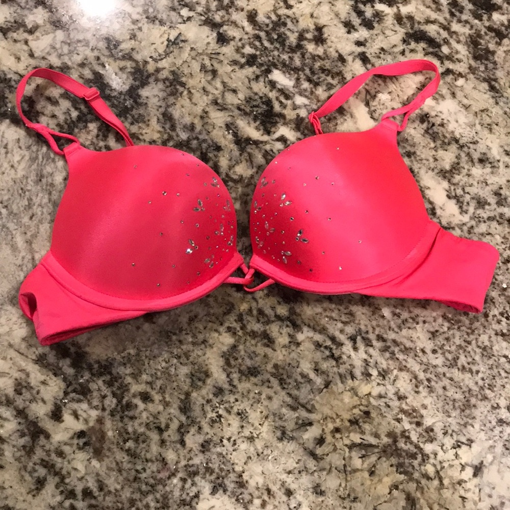 Victoria Secret Bombshell Plunge Push Up Bra